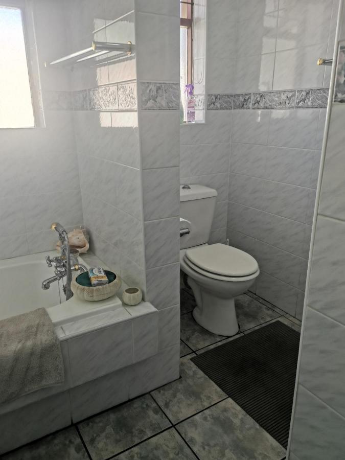 Eikepark Self Catering Apartment Stellenbosch Bagian luar foto
