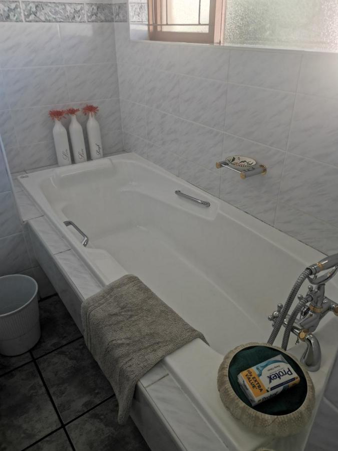 Eikepark Self Catering Apartment Stellenbosch Bagian luar foto
