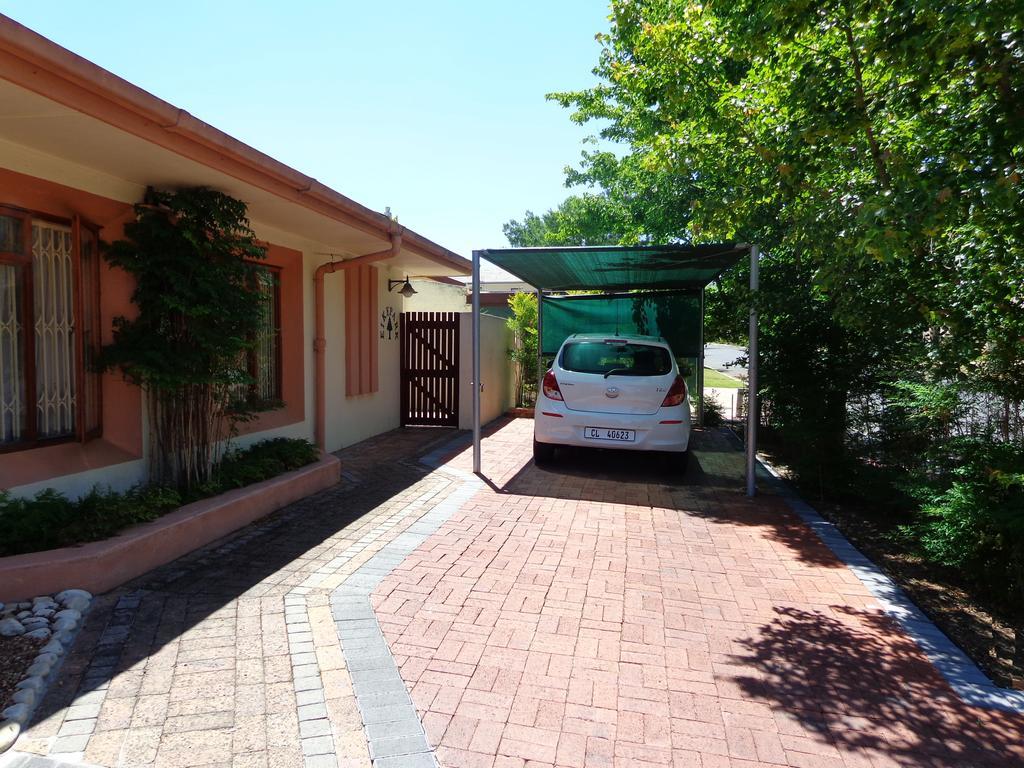 Eikepark Self Catering Apartment Stellenbosch Bagian luar foto